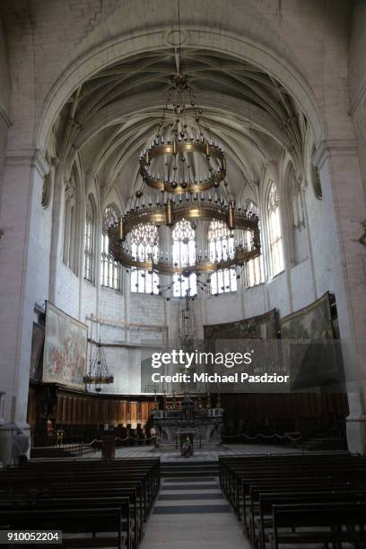 nave of cathedral - cathedral stock pictures, royalty-free photos & images