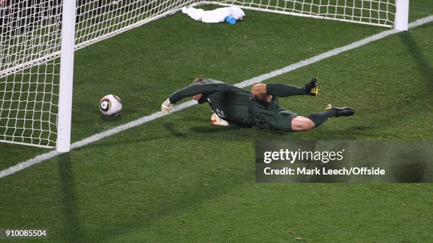 Rustenburg - World Cup football - England v United States of America - England goalkeeper Robert Green lets the ball go over the line for the USA...