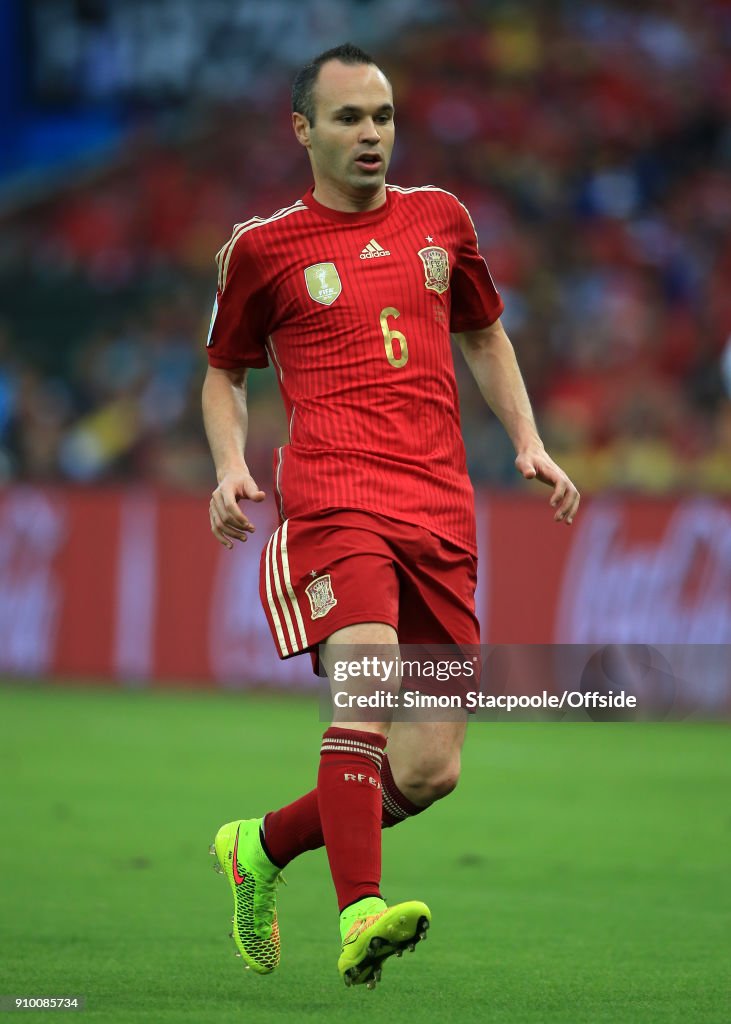 Football - 2014 FIFA World Cup - Group B - Spain v Chile