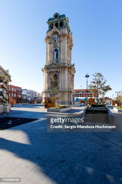 the clocktower of pachuca, mexico (reloj monumental de pachuca) - reloj foto e immagini stock