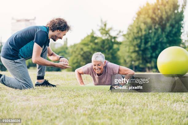 fitness in the park - kneeling stock pictures, royalty-free photos & images