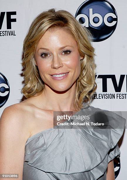 Julie Bowen attends the 2009 New York Television Festival screenings of "Modern Family" and "Cougar Town" at TheTimesCenter on September 21, 2009 in...