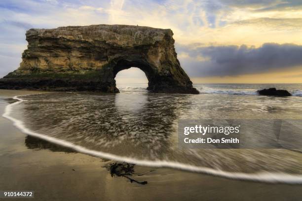 natural bridges - natural bridge state park stockfoto's en -beelden