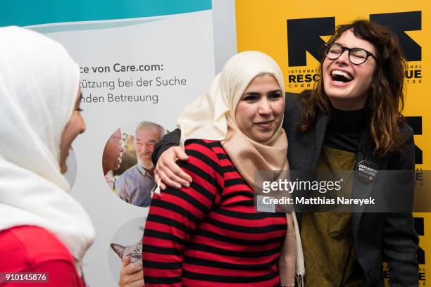 Actress Lena Headey laughs during a conversation with refugee woman from Syria on January 25, 2018 in Berlin, Germany. The Federal Government...