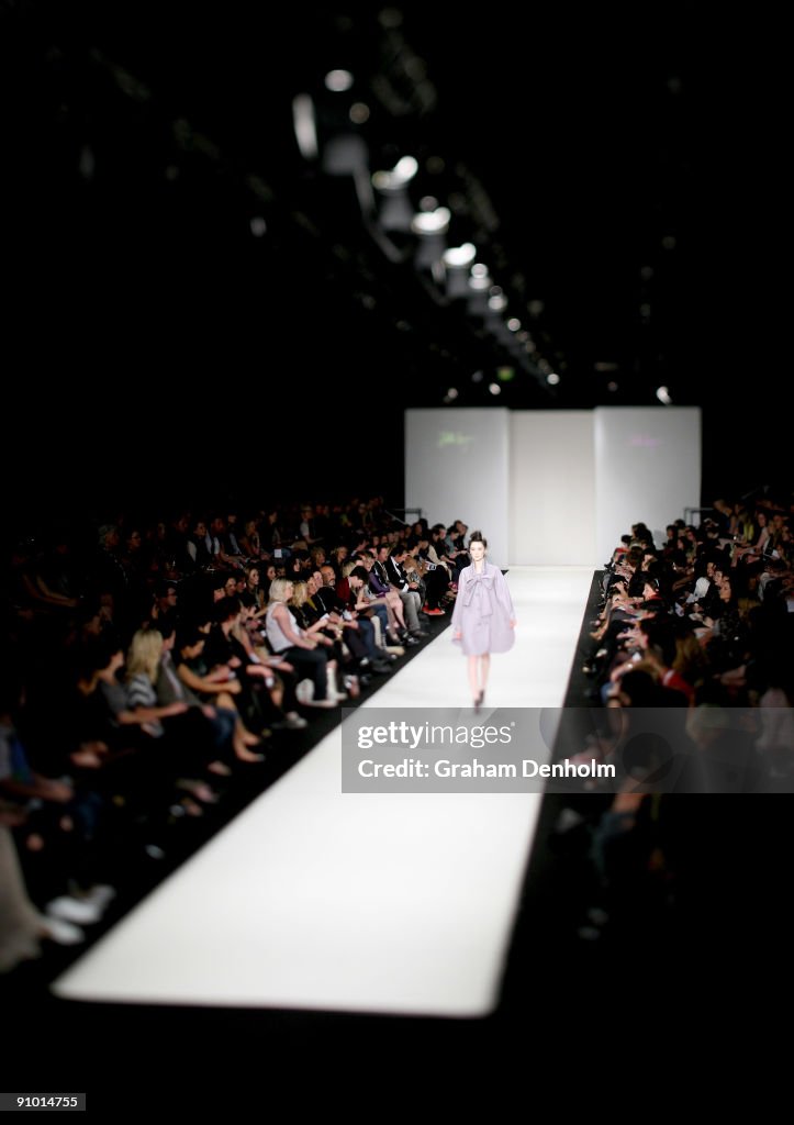 ANZFW 20092009 - Twenty-sevenames & Juliette Hogan Catwalk