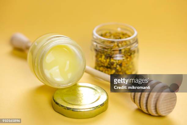 raw organic bee pollen and royal jelly in jar. bee pollen granules. apitherapy - ローヤルゼリー ストックフォトと画像