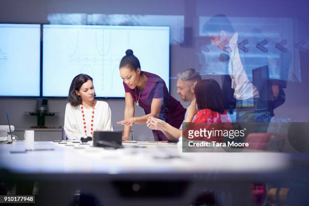 group of people having business meeting - businessman talking project photos et images de collection