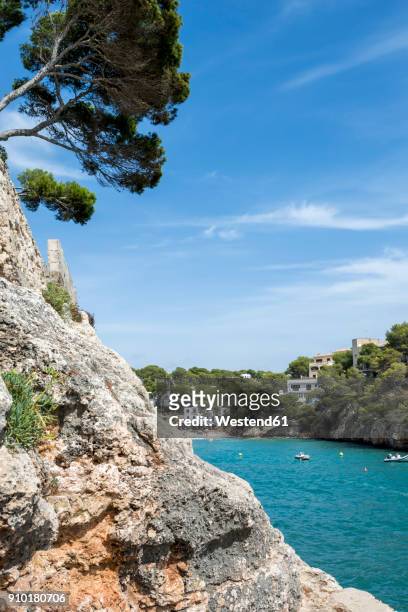 spain, mallorca, cala d'or - beach at cala d'or stock pictures, royalty-free photos & images