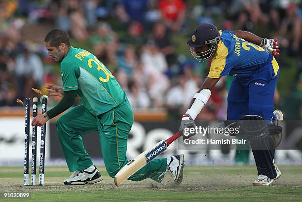 Wayne Parnell of South Africa unsuccessfully attempts to run out Mahela Jayawardene of Sri Lanka during the ICC Champions Trophy Group B match...