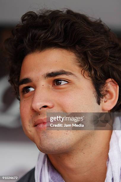 Julio Razek Reik In Concert Photos and Premium High Res Pictures - Getty Images