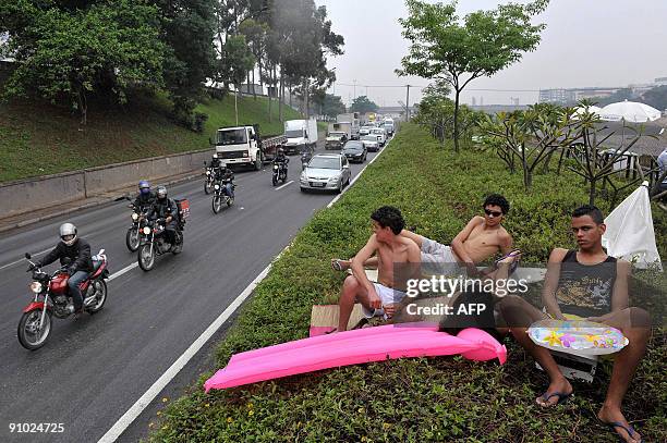 Activists of environmental group 'SOS Mata Atlantica' set up a mock beach scene beside the 'Marginal Tiete' express highway, one of the most heavily...