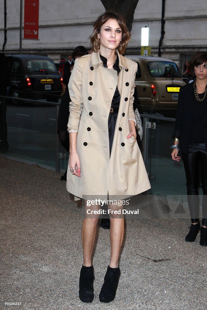 Burberry: London Fashion Week Spring Summer 2010 - Arrivals