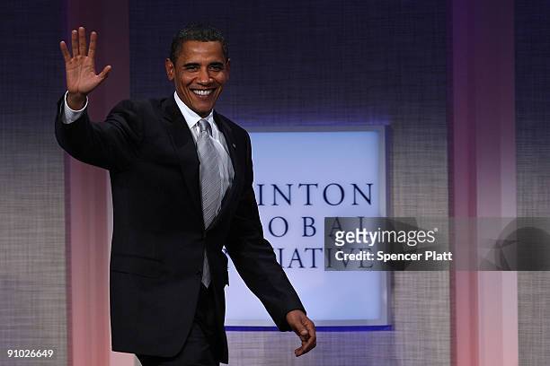 President Barack Obama walks onto stage at the Fifth Annual Meeting of the Clinton Global Initiative on September 22, 2009 in New York City. The...