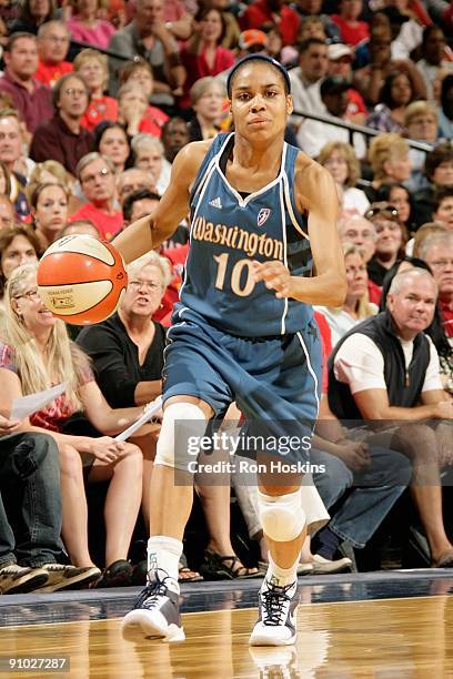 Lindsey Harding of the Washington Mystics drives to the basket in Game Two of the Eastern Conference Semifinals during the 2009 WNBA Playoffs against...