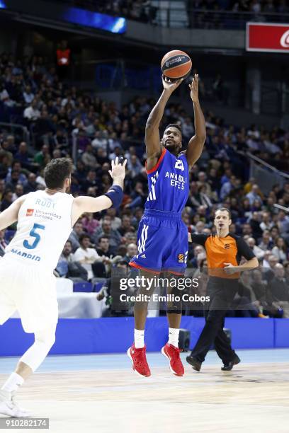 Toney Douglas, #23 of Anadolu Efes Istanbul in action during the 2017/2018 Turkish Airlines EuroLeague Regular Season Round 20 game between Real...