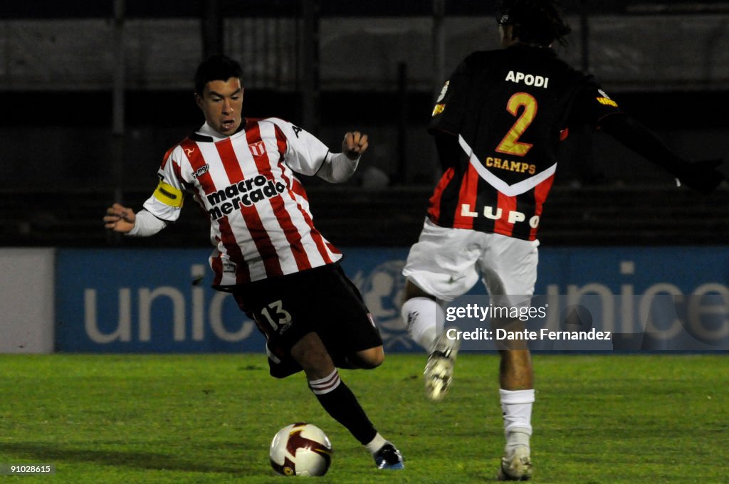 River Plate v Vitoria - Copa Nissan Sudamericana 2009