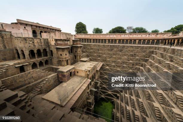 chand baori, a stepwell situated in the village of abhaneri, india - abhaneri fotografías e imágenes de stock