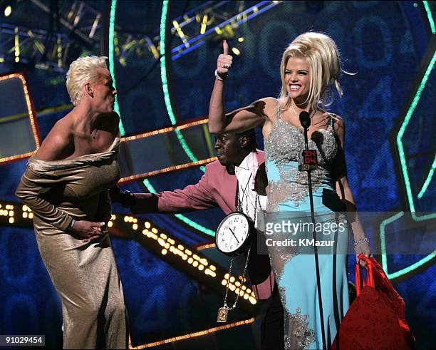 Anna Nicole Smith , winner of the Big Makeover of '04 Award, with Brigitte Nielsen and Flavor Flav