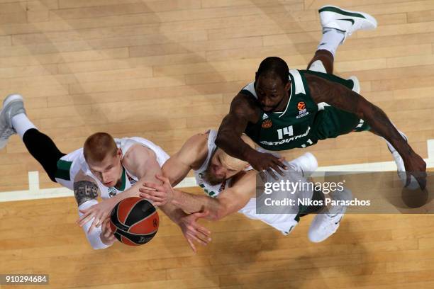 James Gist, #14 of Panathinaikos Superfoods Athens competes with Antanas Kavaliauskas, #44 of Zalgiris Kaunas during the 2017/2018 Turkish Airlines...