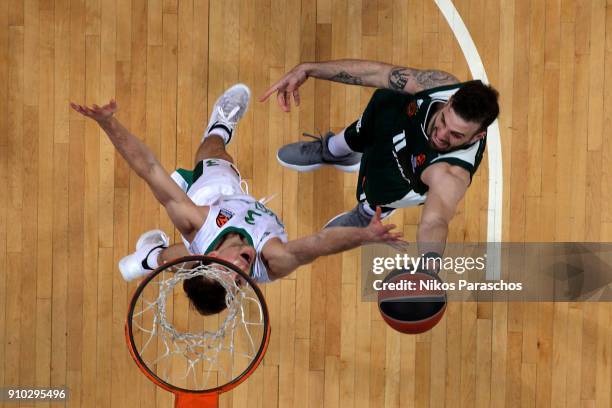 Nikos Pappas, #11 of Panathinaikos Superfoods Athens competes with Kevin Pangos, #3 of Zalgiris Kaunas during the 2017/2018 Turkish Airlines...