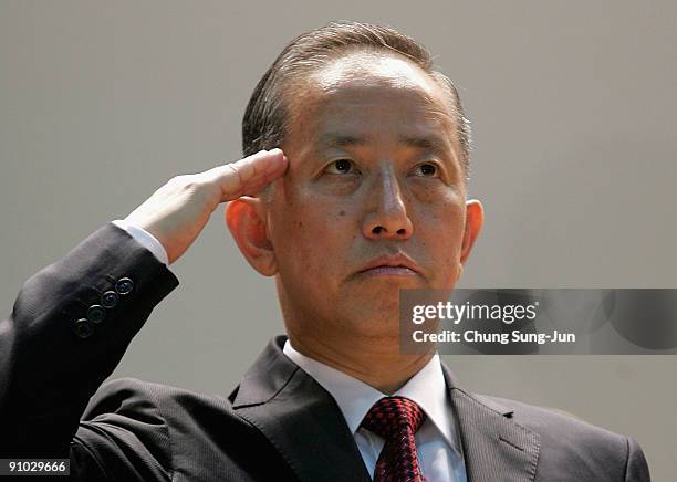 South Korea's new Defence Minister Kim Tae-Young is inaugurated during a ceremony at Defence Ministry on September 23, 2009 in Seoul, South Korea....