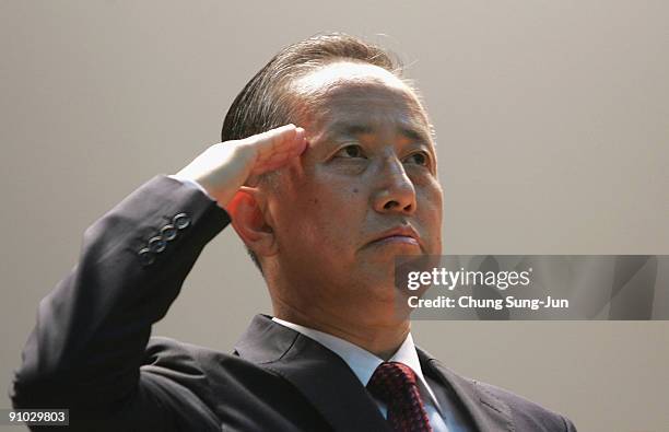 South Korea's new Defence Minister Kim Tae-Young is inaugurated during a ceremony at Defence Ministry on September 23, 2009 in Seoul, South Korea....