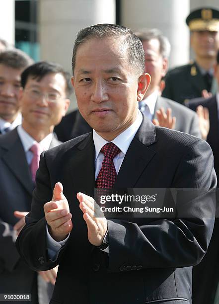 South Korea's new Defence Minister Kim Tae-Young is inaugurated during a ceremony at Defence Ministry on September 23, 2009 in Seoul, South Korea....