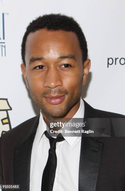 Recording artist John Legend attends Project Sunshine's Feel the HEAT of Fashion, Art and Music at Nikki Beach on September 22, 2009 in New York City.