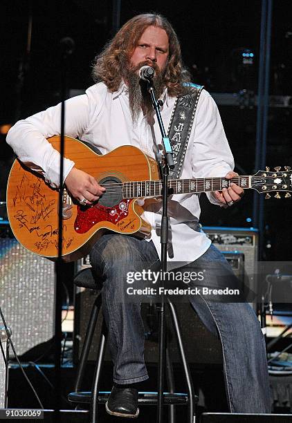 Country singer Jamey Johnson performs during the second annual ACM Honors at Schermerhorn Symphony Center on September 22, 2009 in Nashville,...