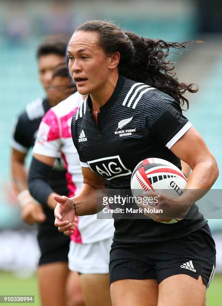 Portia Woodman of New Zealand makes a break in womens the pool match between New Zealand and Japan during day one of the 2018 Sydney Sevens at...