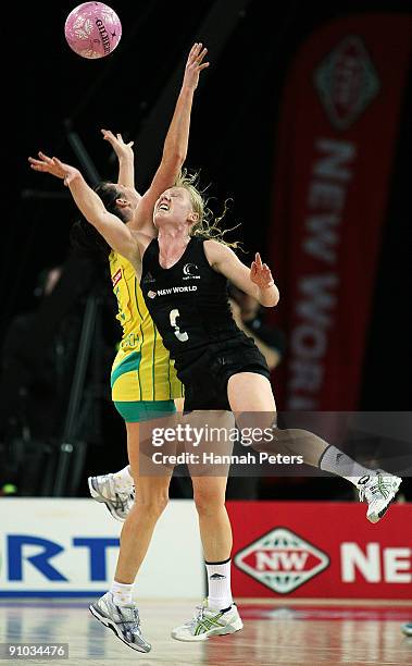 Laura Langman of the Silver Ferns competes with Natalie von Bertouch of the Diamonds during the fifth Test between the New Zealand Silver Ferns and...