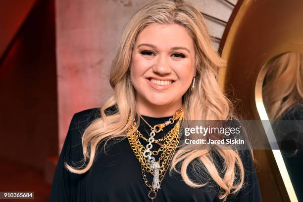 Kelly Clarkson attends the Warner Music Group Pre-Grammy Party in association with V Magazine on January 25, 2018 in New York City.