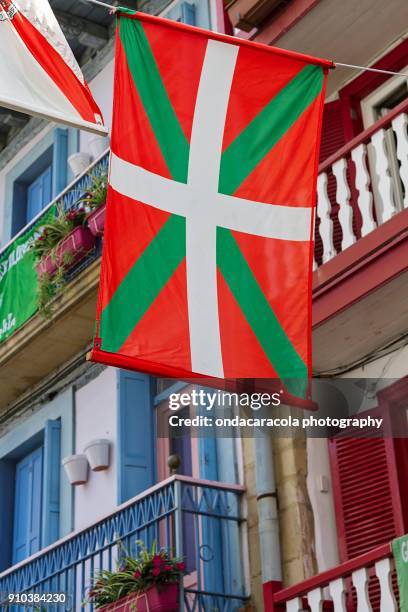 hondarribia town in basque country - comunidad autonoma del pais vasco stockfoto's en -beelden