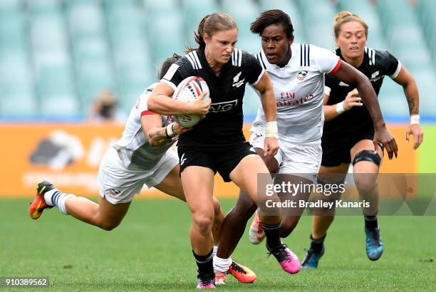 Michaela Blyde of New Zealand attempts to break free from the defence in the match against the USA during day one of the 2018 Sydney Sevens at...