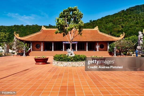 chua ho quoc buddhist pagoda, phu quoc, vietnam - insel phu quoc stock-fotos und bilder