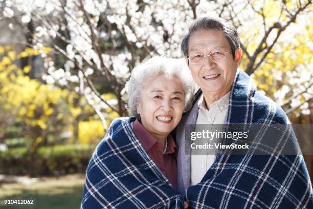 the joy of the old couple in the sun - happy sprong two persons sun stock-fotos und bilder