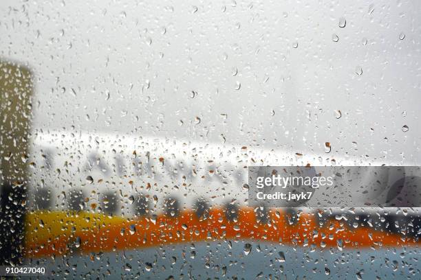 rainy day - jayk7 mumbai stock pictures, royalty-free photos & images
