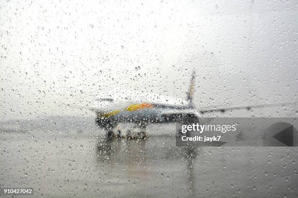 stormy day - airport rain stock-fotos und bilder
