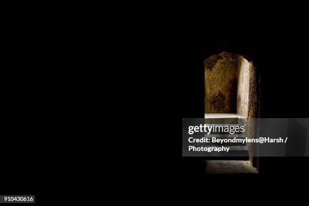 the door to light - junagadh stockfoto's en -beelden