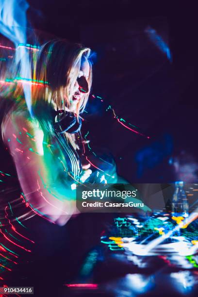 young woman dj in action on turntables - the celebrity experience panel stock pictures, royalty-free photos & images