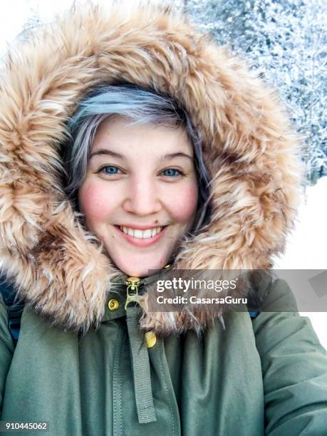 portret van de jonge finse vrouw - tampere finland stockfoto's en -beelden