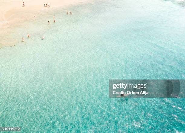 surfers from above - lanzarote imagens e fotografias de stock