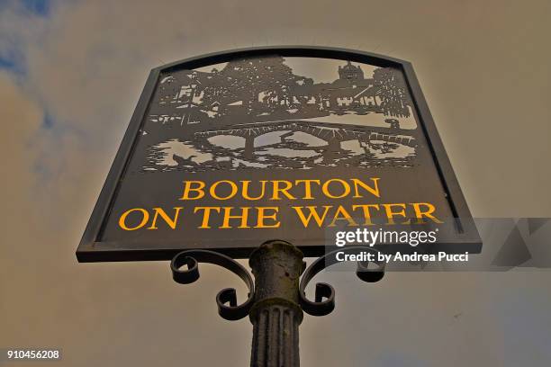 village sign, bourton-on-the-water, cotswolds, united kingdom - cotswolds autumn stock pictures, royalty-free photos & images