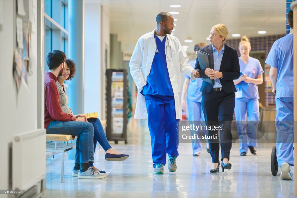 Vertriebsmitarbeiter im Krankenhaus