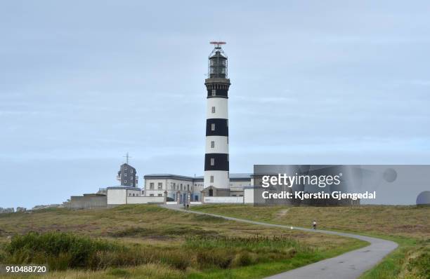 lighthouse on ushant, france - ouessant photos et images de collection