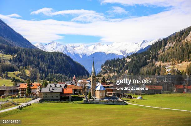 famous bergün/bravuogn village along the panoramic golden pass line train in west of switzerland - schweiz stadt landschaft stock-fotos und bilder