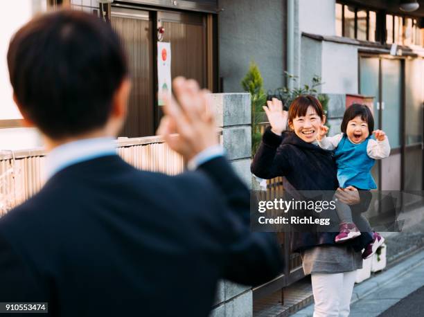 日本の家庭生活 - 立ち去る ストックフォトと画像