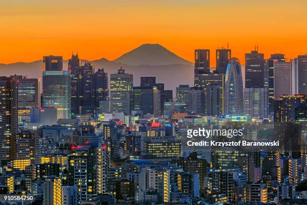 tokyo skyline with mt. fuji - nishi shinjuku foto e immagini stock