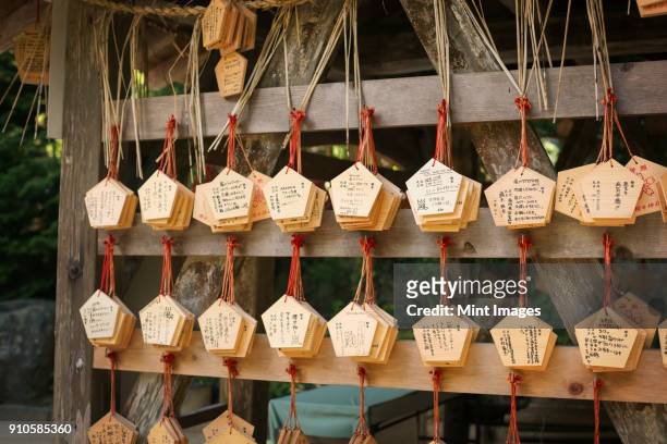 wooden fortune telling plaques at shinto sakurai shrine, fukuoka, japan. - scintoismo foto e immagini stock