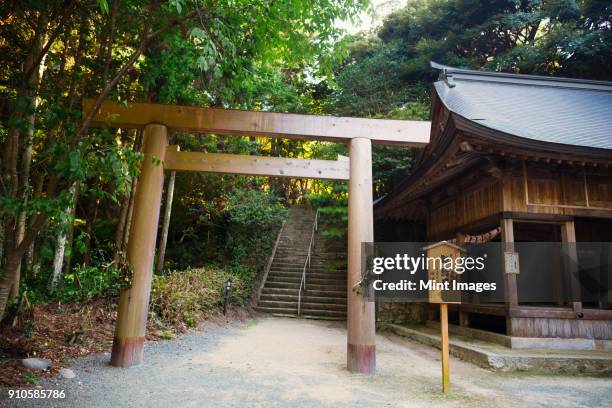 wooden gate at shinto sakurai shrine, fukuoka, japan. - santuario foto e immagini stock